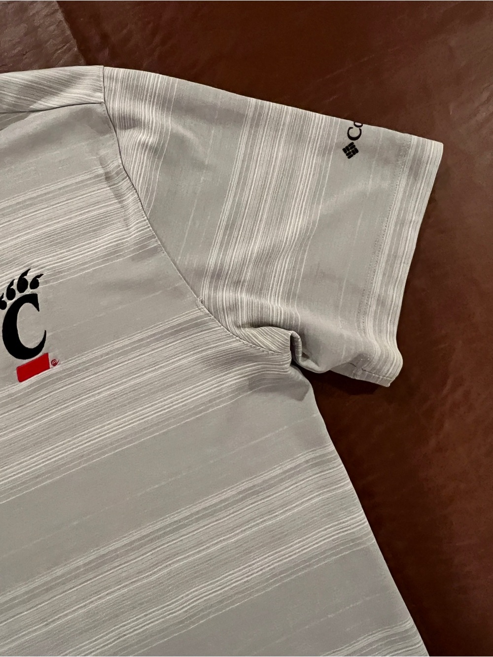 Columbia Golf University of Cincinnati Bearcats Men’s Polo Shirt - Size Small - Picture 5 of 13